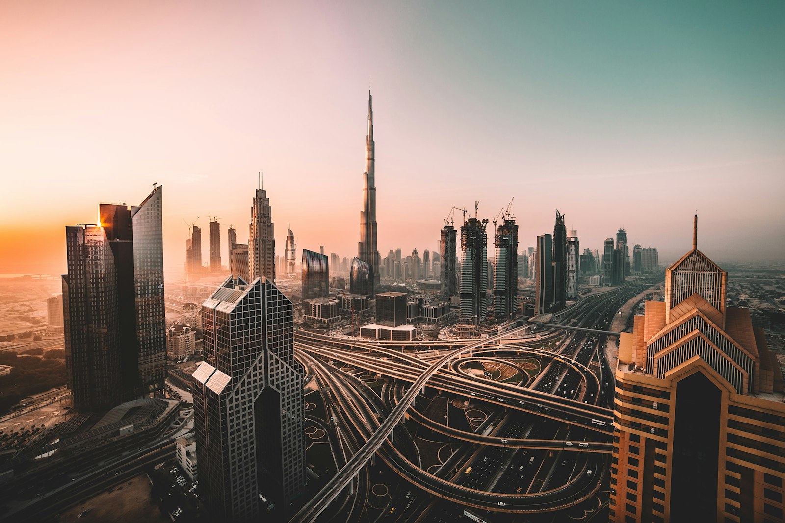 Skyline von Dubai mit Burj Khalifa – Standort für die Firmengründung in Dubai