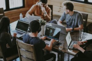 CFO, CEO, COO: Was bedeuten diese Abkürzungen im Startup?