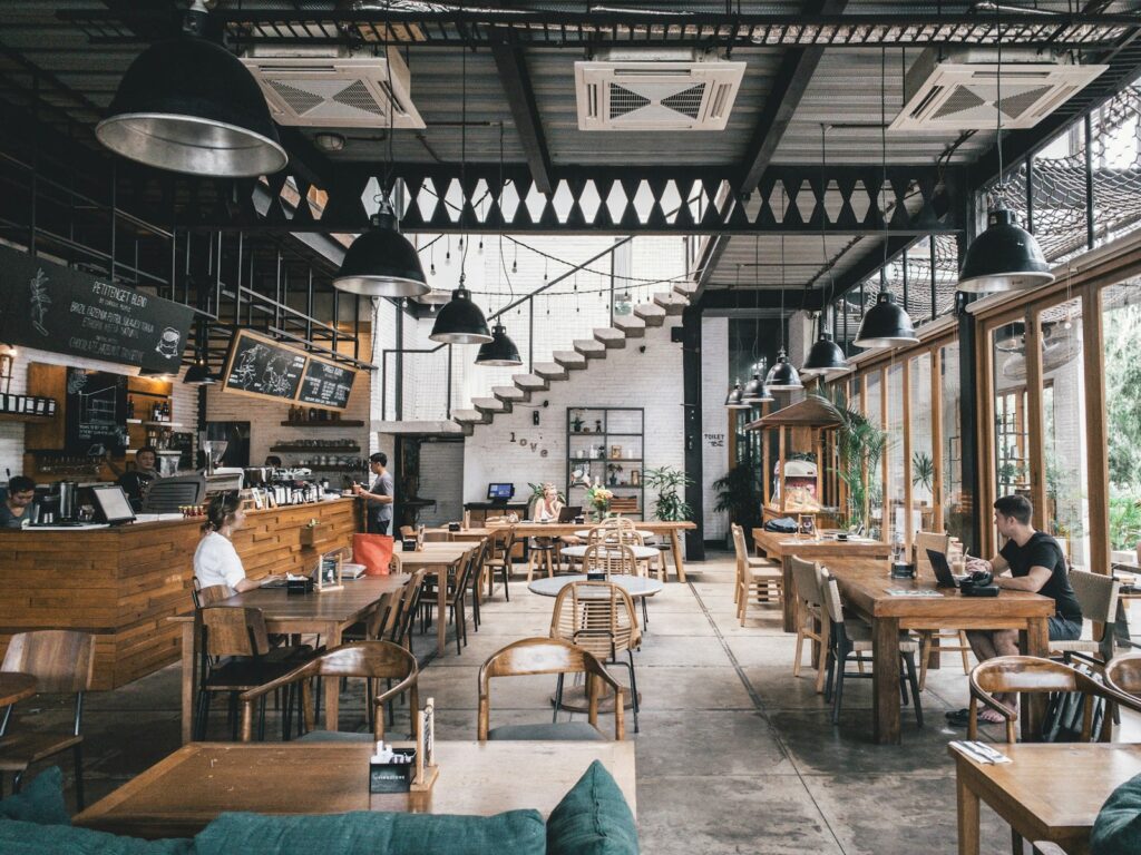 Franchise gründen: Gastronomiebetrieb mit einheitlichem Konzept und Einrichtung